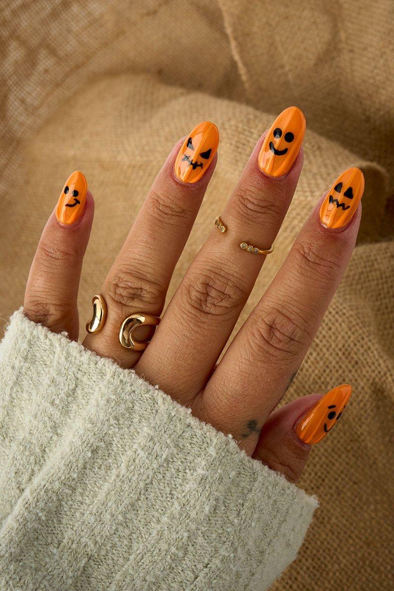 Græskar Grins Halloween Manicure fra Nailster